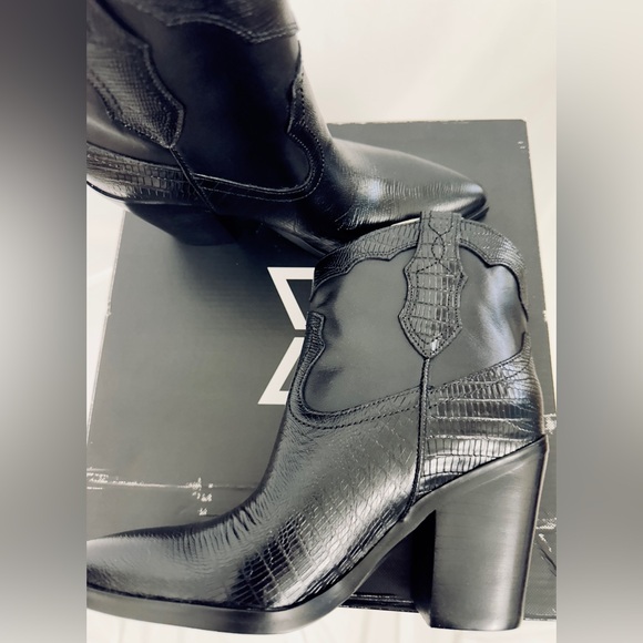 Marc Fisher LTD Black Embossed Gona Leather Pull on Western Boot Pointy … - Picture 5 of 15
